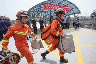 芬奇谈康利关键三分不中：不用太在意 专注下一场