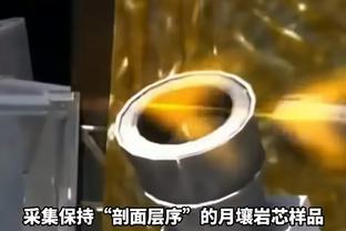 恭喜老婆阿耶莎再次怀孕！库里赛前戴着绿帽子抵达猛龙主场